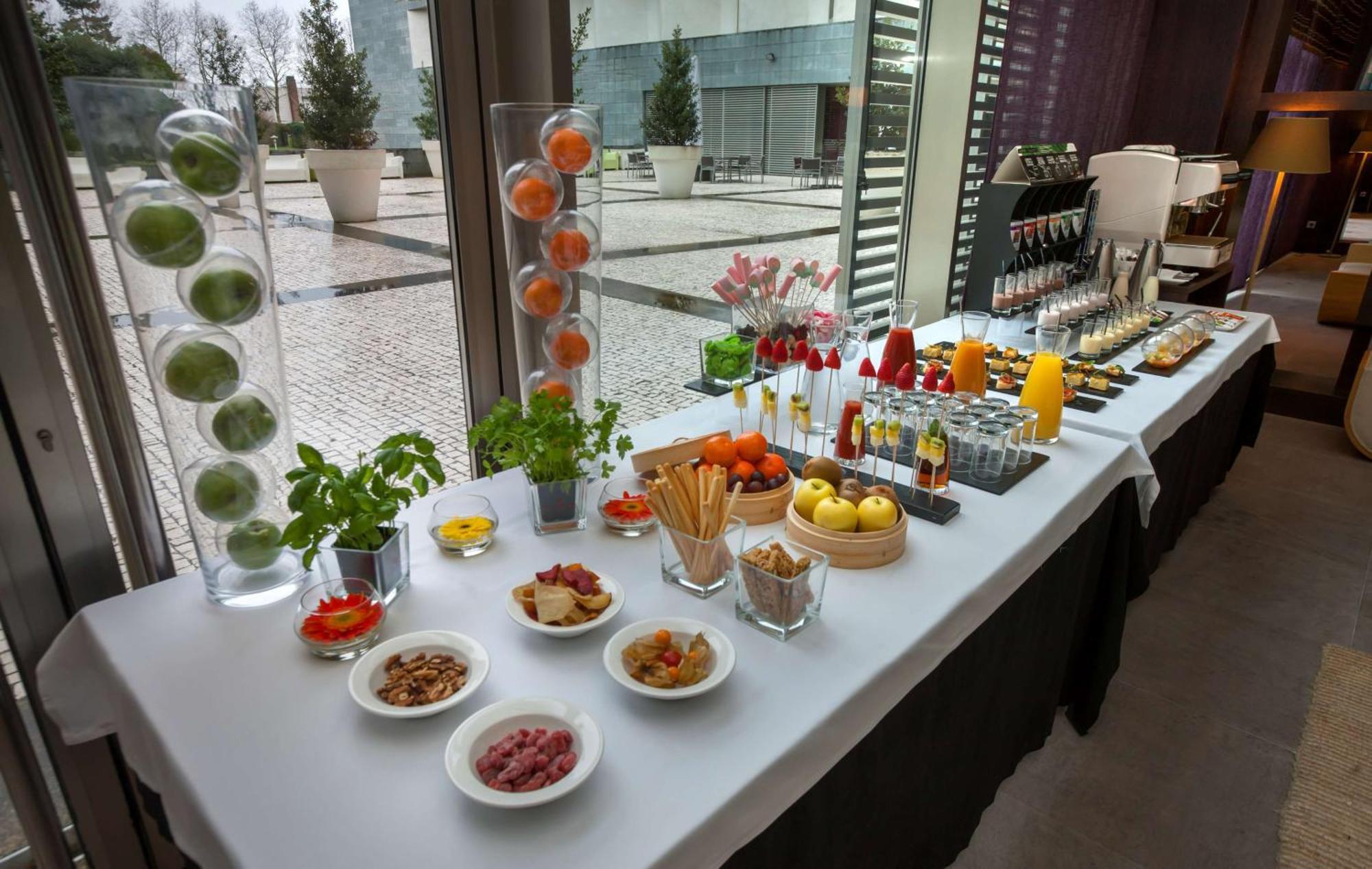 Nh Collection Santiago De Compostela Hotel Exterior photo A buffet at a hotel