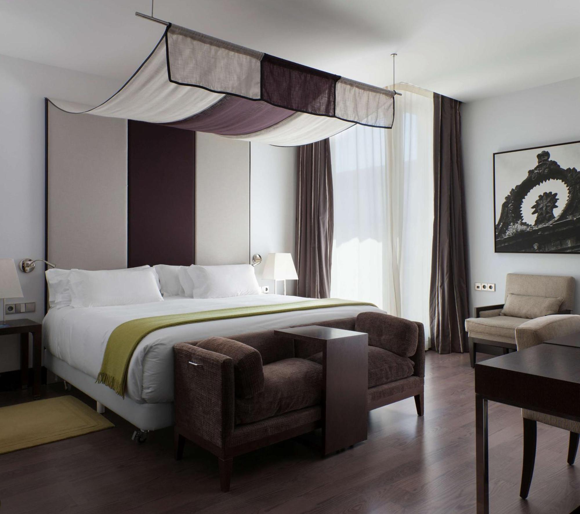 Nh Collection Santiago De Compostela Hotel Exterior photo A room at the hotel