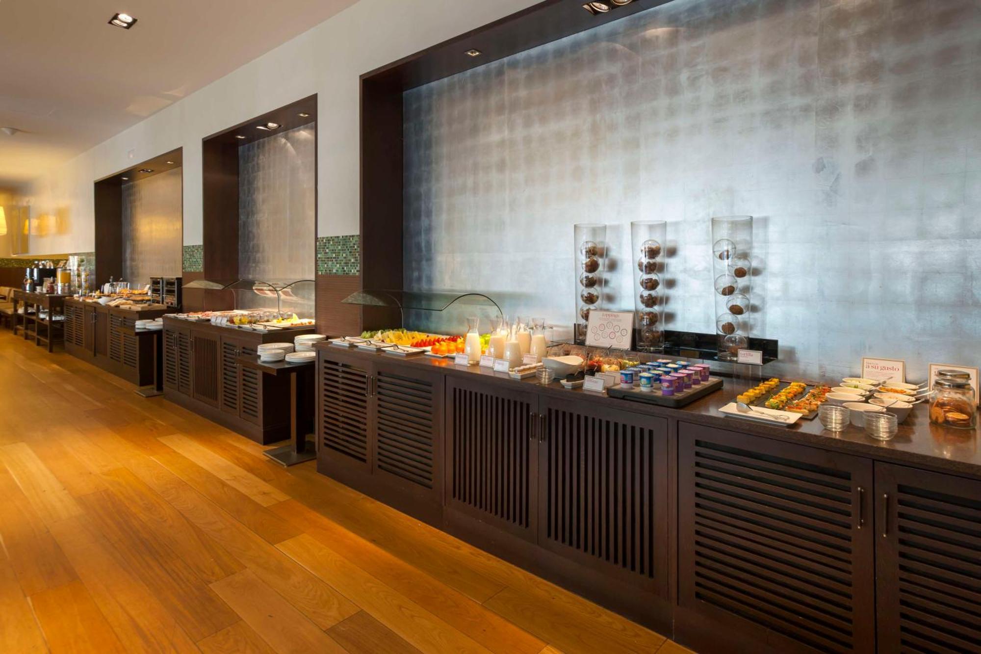 Nh Collection Santiago De Compostela Hotel Exterior photo A buffet at a hotel